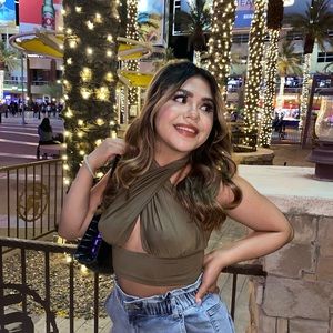 Meet your Posher, Olivia